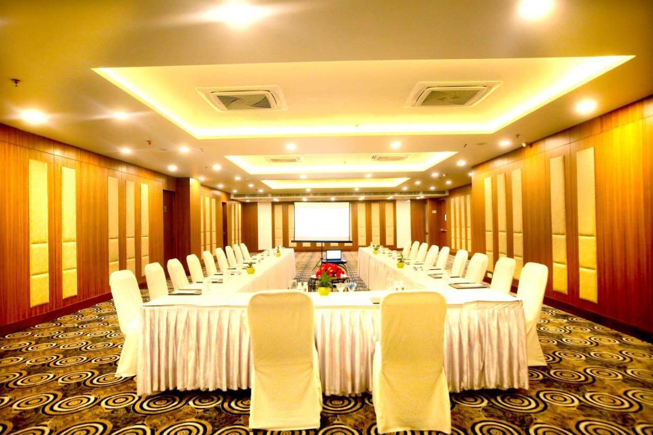 The Fern Residency Noida Hotel Exterior foto
