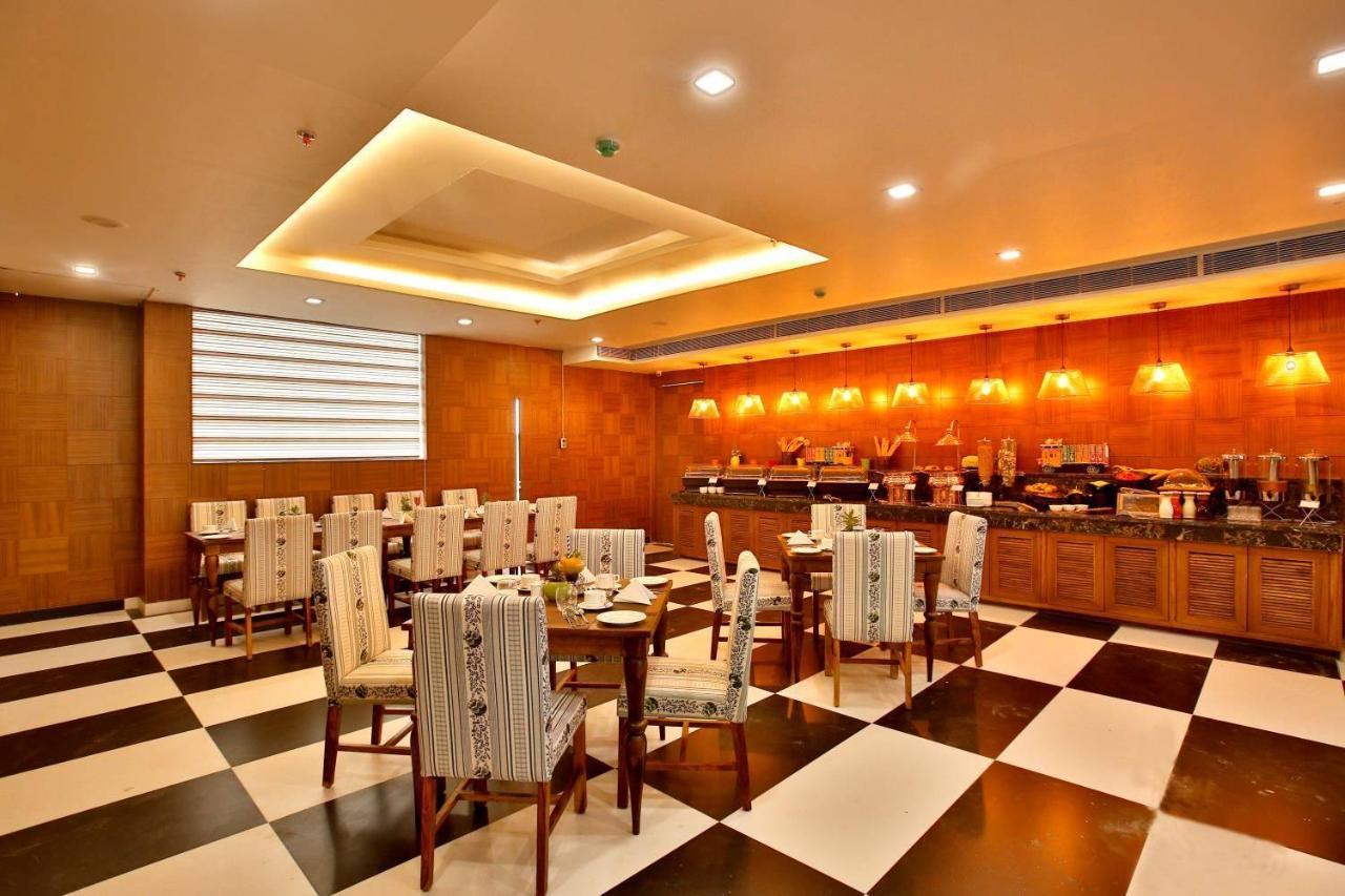 The Fern Residency Noida Hotel Exterior foto