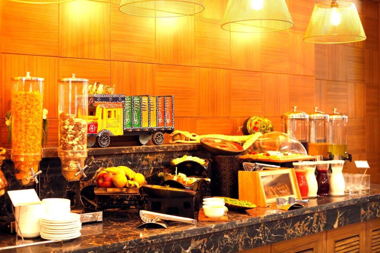 The Fern Residency Noida Hotel Exterior foto