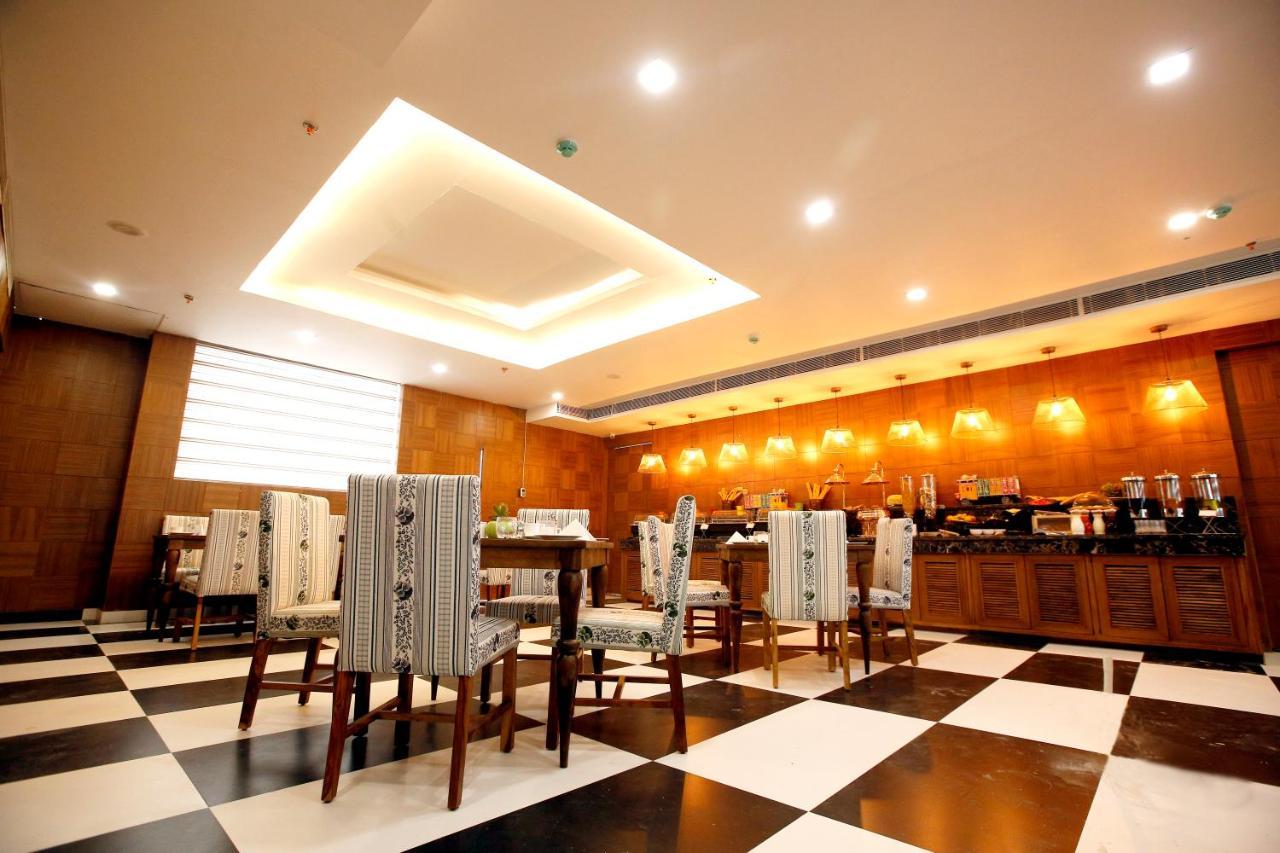 The Fern Residency Noida Hotel Exterior foto